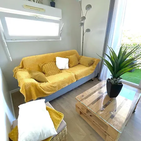 Escape - Private Parking - Nearby *